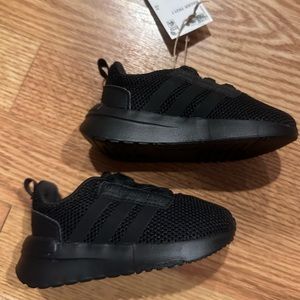 little child Adidas. size 5c.  black.  new. NO BOX